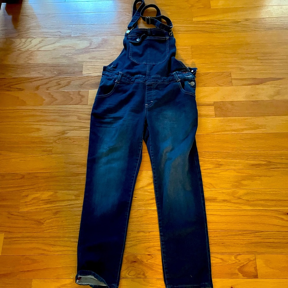 WOMENS WRANGLER OVERALLS SIZE 12. Slim leg